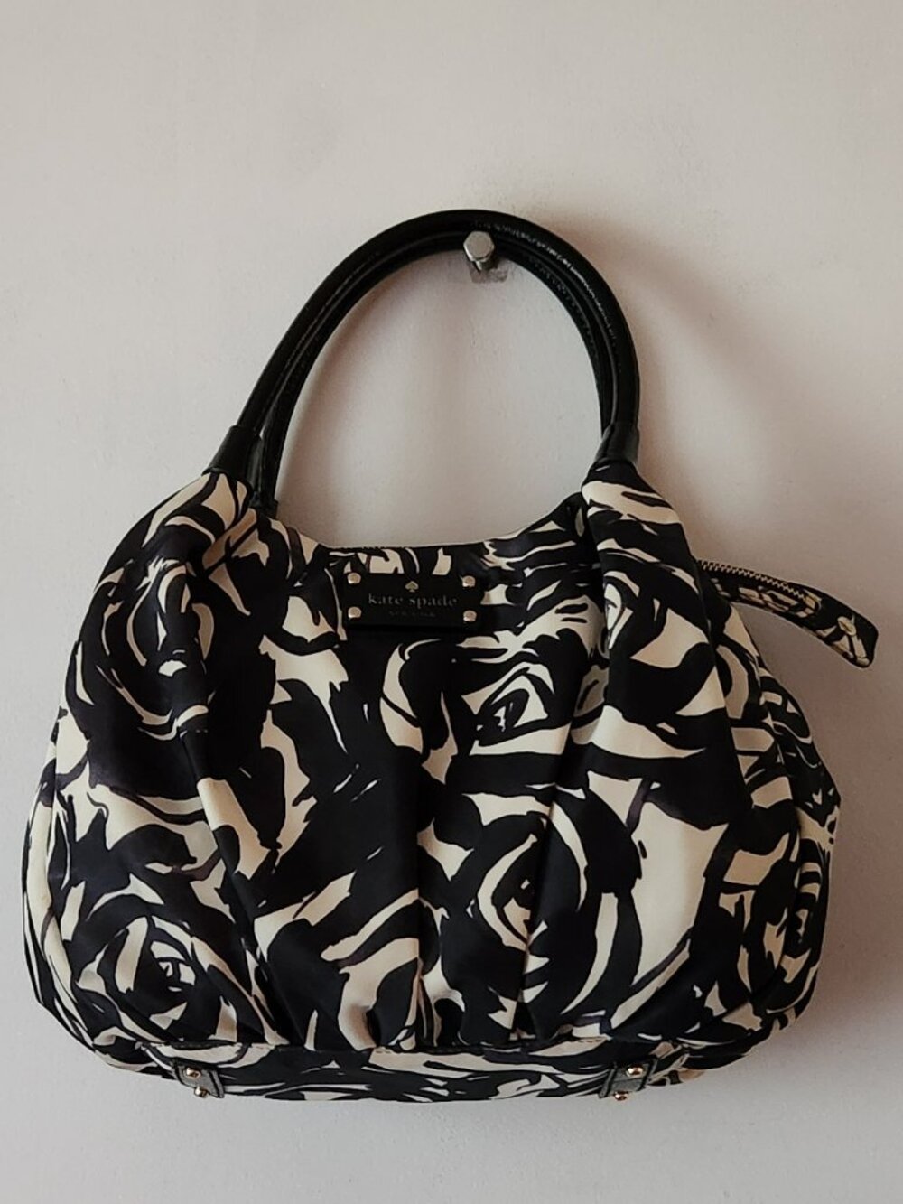 Kate Spade graphic rose nylon hobo bag Black & White VGUC